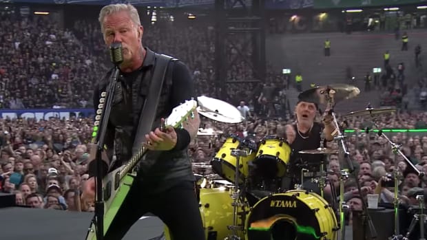 Watch Pro-Shot Video Of METALLICA Performing 'Creeping Death' In