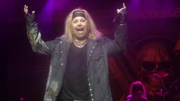 Behind-the-scenes mania with Mötley Crüe - Metal Edge Magazine