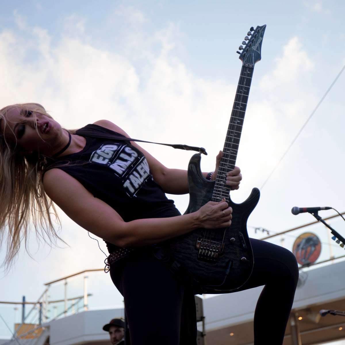 Nita Strauss  S.L.R. Magazine