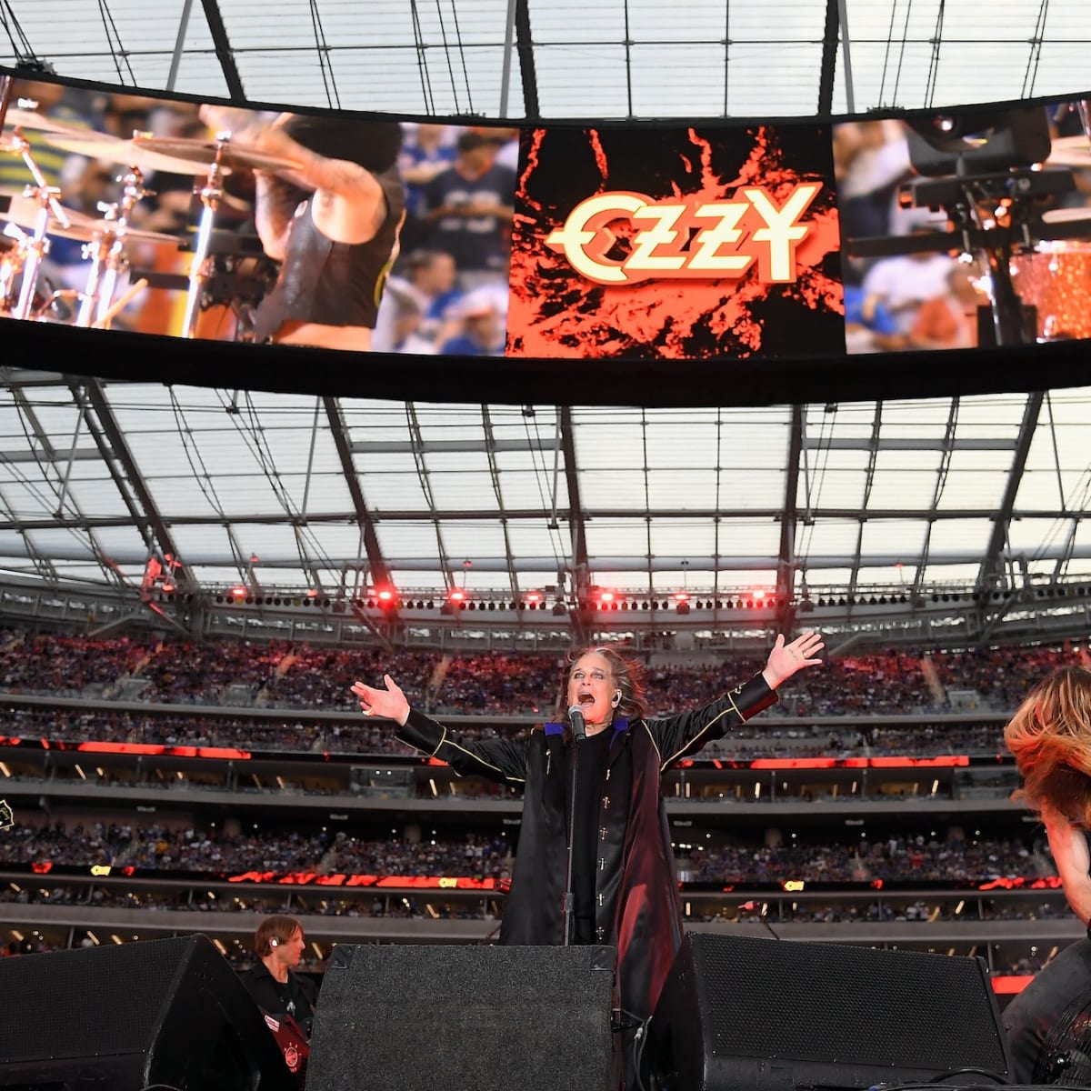 Watch: OZZY OSBOURNE Kicks Off NFL Season With Halftime Show At SoFi Stadium  In Los Angeles 