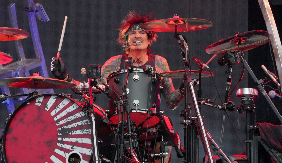 Revealed! How Tommy Lee broke four ribs prior to the Stadium Tour