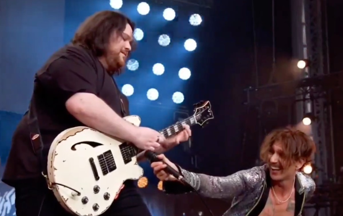 Watch Wolfgang Van Halen Absolutely Shred Hot For Teacher And On Fire With Dave Grohl At The 7438