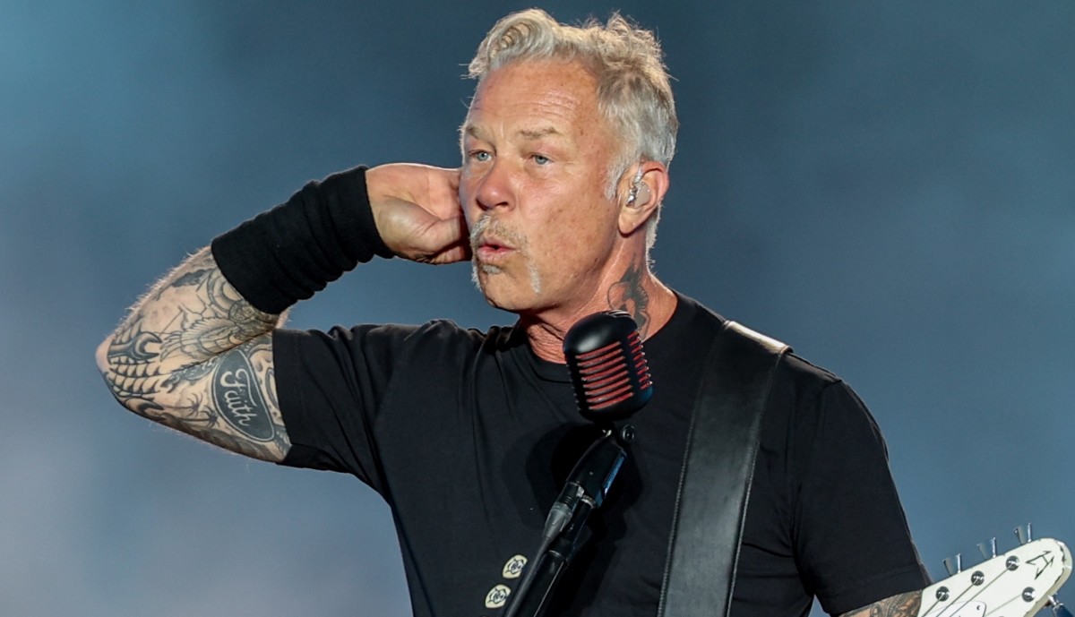 Watch Metallica react to crowd booing 'St. Anger' - Metal Edge Magazine