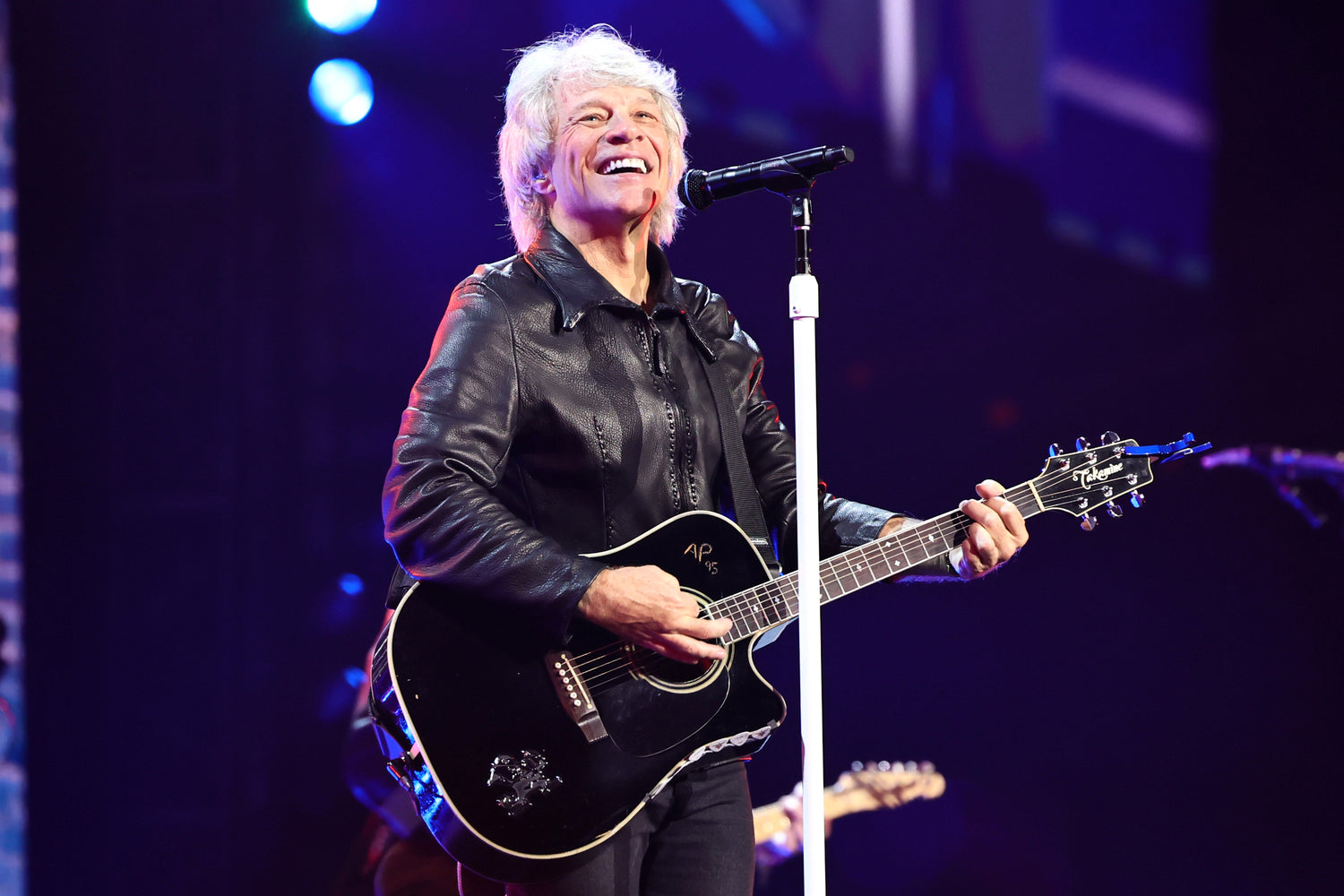BON JOVI OPENS TOUR AT MADISON SQUARE GARDEN ( SET LIST + PHOTOS )