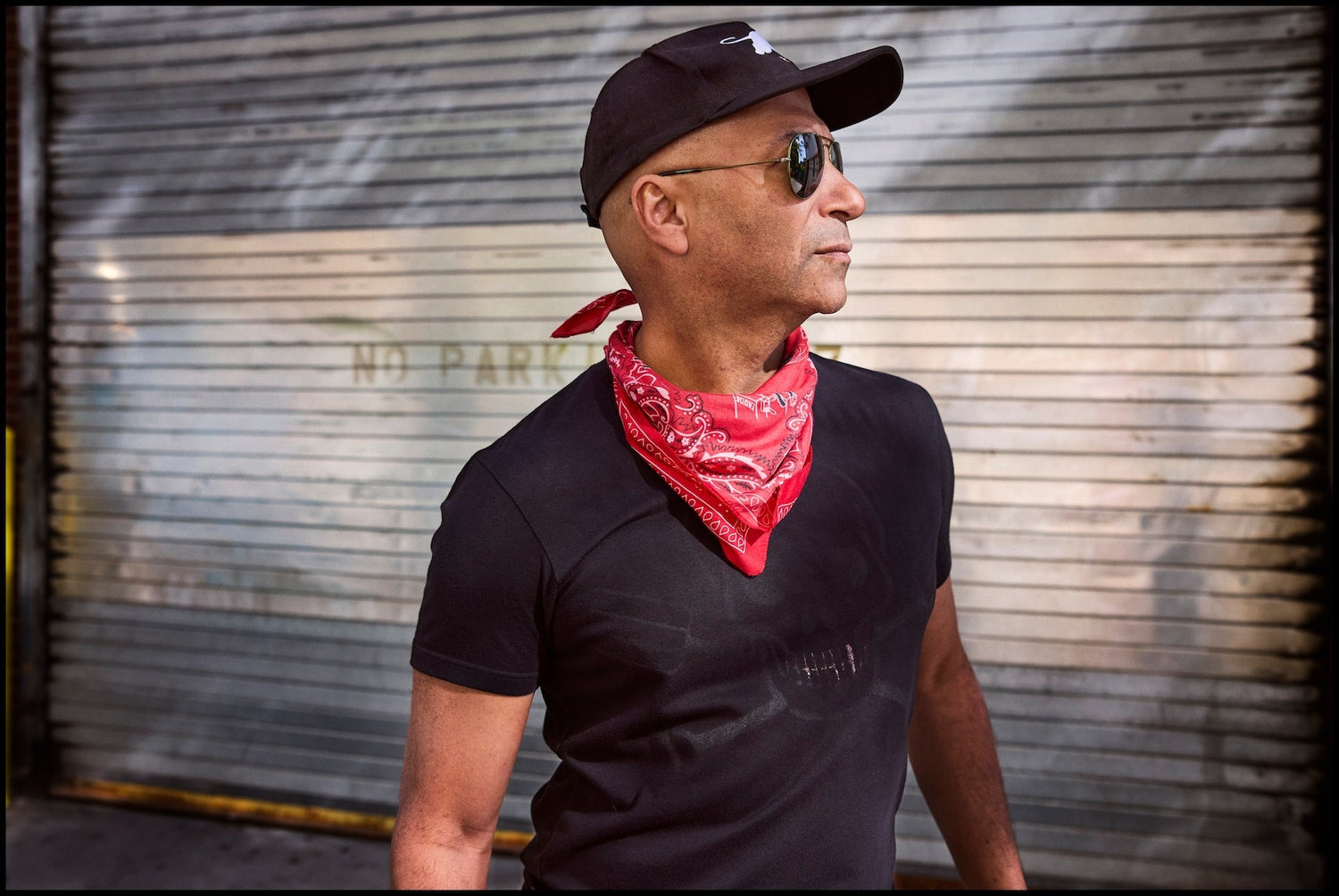 TOM MORELLO ANNOUNCES FIRST SOLO ROCK ALBUM 'EVERYONE GETS EVERYTHING THEY WANT,' SHARES NEW SINGLE "DATE NIGHT"