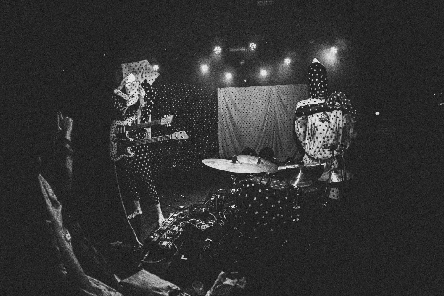 INSIDE ANGINE DE POITRINE’S SOLD-OUT NIGHT OF MICROTONAL MAYHEM IN RENNES