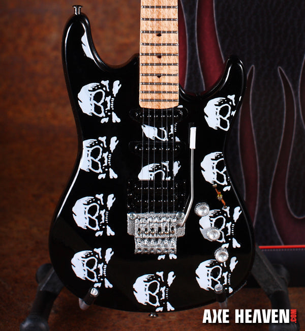 QUEENSRŸCHE - MICHAEL WILTON - ESP SKULLS MINI GUITAR